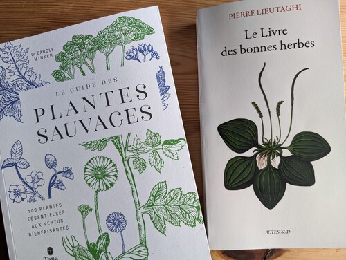 Photo montrant la couverture de deux livres sur les plantes